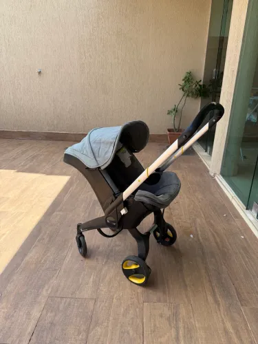 Bebê conforto e carrinho Donna.