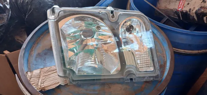 Farol volvo 2006 a 2013