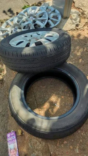 VENDO 2 PNEUS ARO 15 + 4 CALOTAS FIAT ARO 15