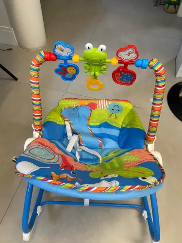 Cadeirinha de atividades para bebê
