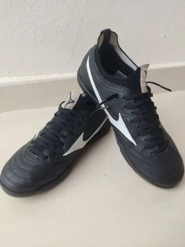Chuteira society usada - Mizuno