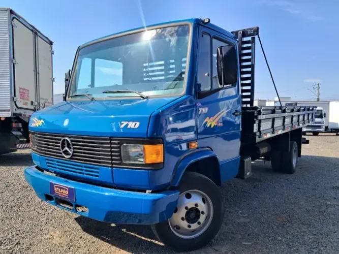 MB 710 Plus 4X2 Carroceria - (2009)