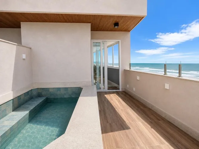 Casa Frente Mar Decorada com Piscina Aluguel Anual Praia Brava