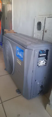Condensadora Midea Inverter 12k BTU (Para peças ou conserto)
