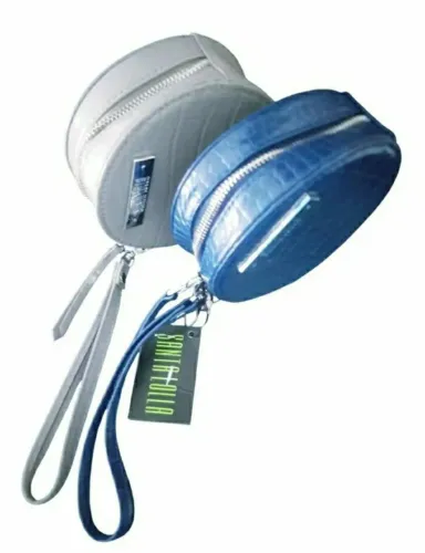 BOLSAS DE MÃO E/OU PORTA-MOEDAS (DUAS UNIDADES), EM COURO CROCO, MARCA SANTA LOLLA.