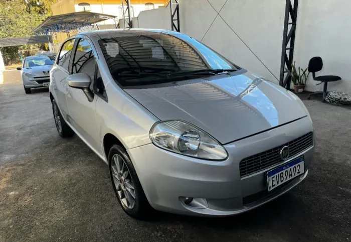 Fiat Punto Essence 1.6 Flex 16V 5P 2011