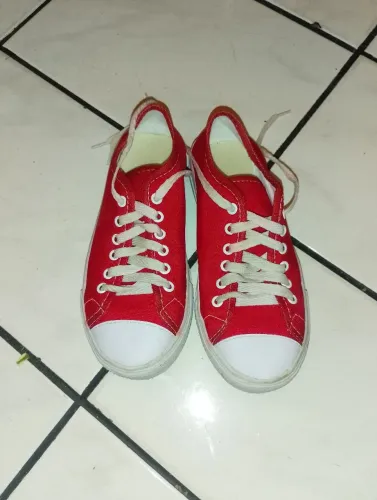 Tênis vermelho