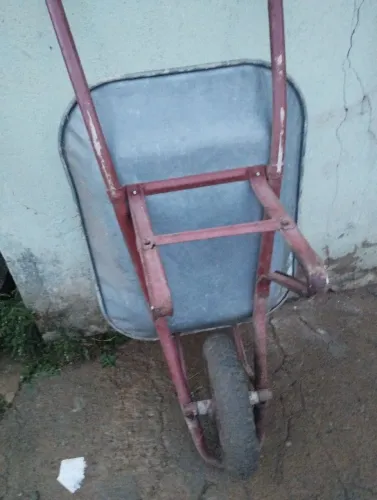 Vende se carrinho de mão ,usado e bem conservado.