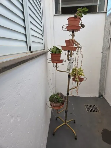 Vendo suporte planta metálico cinco vasos, braços direcionáveis