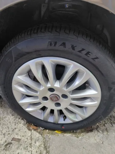 Rodas aro 15 fiat com pneus novos