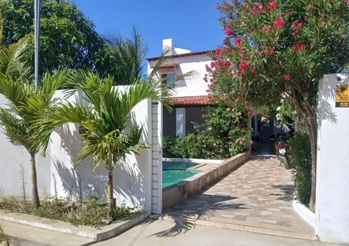 Casa com piscina para alugar temporada na praia da caueira