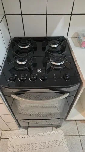Fogão Electrolux 4 Bocas Preto Mesa de Vidro 52LPV - Acendimento Automático, Corta Gás