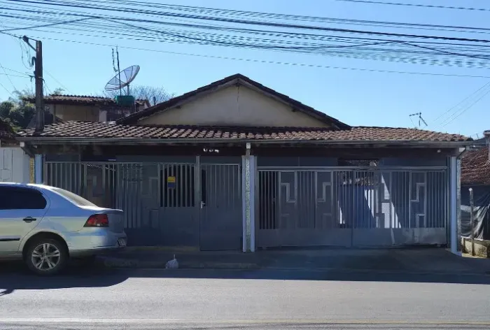 Casa em Piquete/ 3 suites, 2 vagas garagem , ampla residencia 