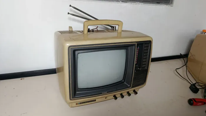 Tv antiga pra decoracao