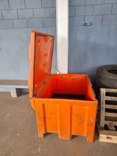 Cofre pra produtos químicos 700 litros