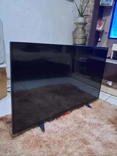 Tv smart 43 AOC com defeito 