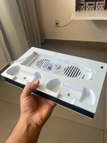 Suporte com cooler com carregador de controles (PS5)