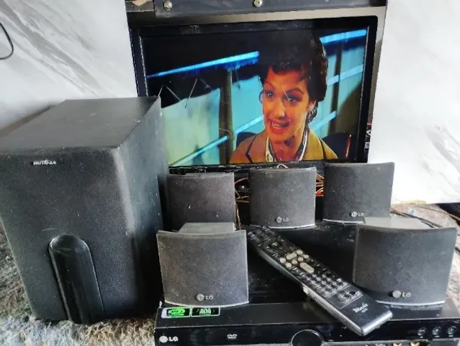 home Theater LG HT304SL com controle remoto tudo funcionando perfeitamente