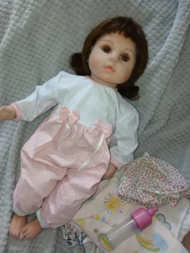 Boneca reborn com acessórios
