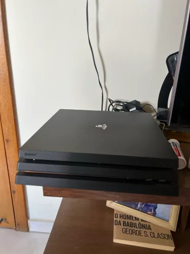 Ps4 pro 2 controles 5 jogos