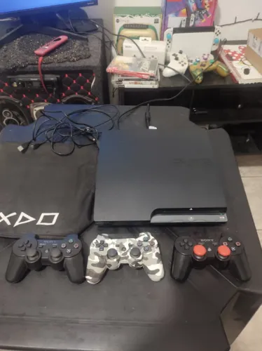 Playstation 3 Slim 500GB com MELHOR DESBLOQUEIO "CFW" 3 controles e 30 JOGOS no HD