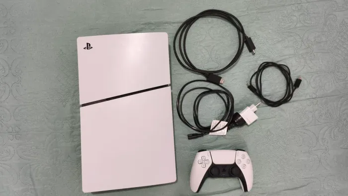 PS5 Slim Digital 1TB - 4 Meses de Uso (Na Caixa + Cabos Originais)