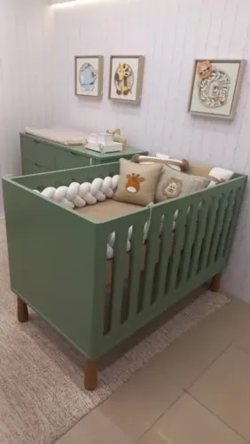 berço de bebê vira mini cama com colchão, cor verde safari selva