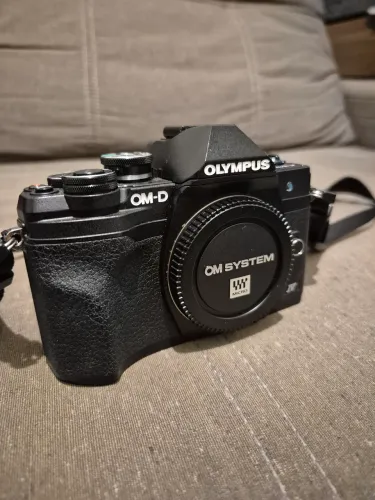 Câmera Olympus Mirrorless OM-D E-M10 Mark IV