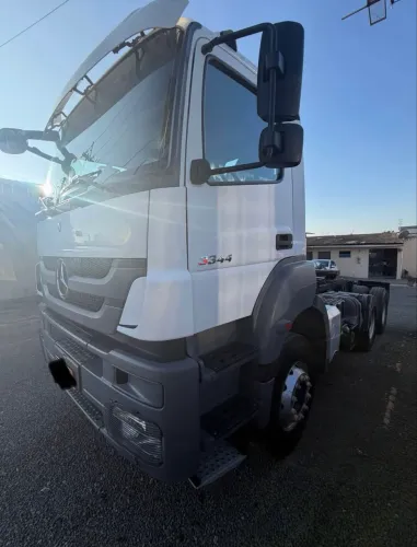 Mercedes Axor 3344 ano 2019