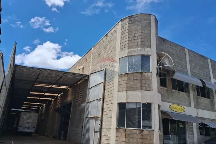 Galpão com 1.000 m² em pq. industrial na cidade de Mogi Guaçu por $ 2.500.000,00