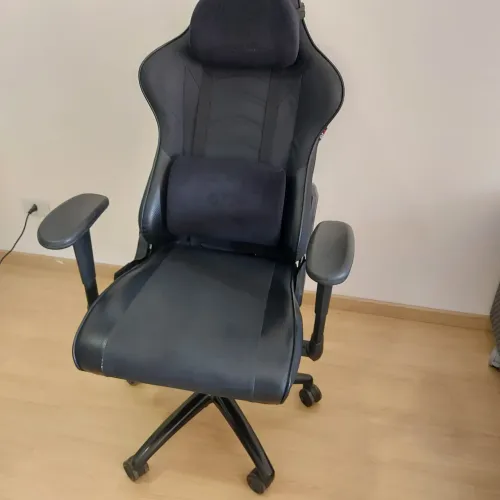 Cadeira DT3 Elise Preta ótimo estado