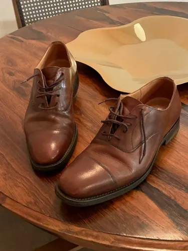 Sapato Oxford da marca Inglesa Church`s em bom estado