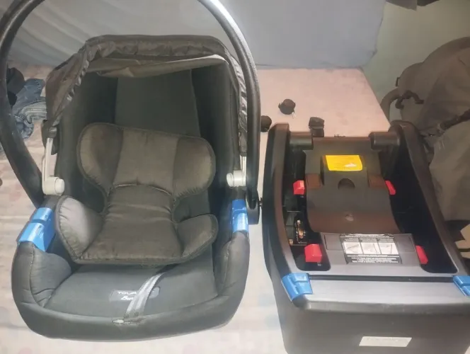 bebê conforto com suporte borigotto + suporte pouco usado