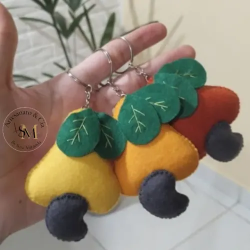 Chaveiro Caju em Feltro