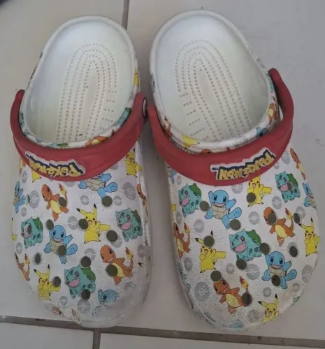 crocs original pokemon número 33/34 usada em bom estado 