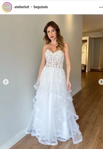 Vestido de noiva com corpete bordado, tamanho 42