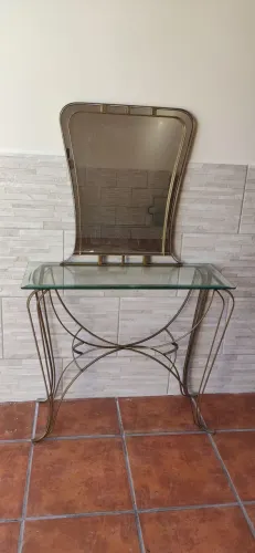 Aparador com espelho de ferro
