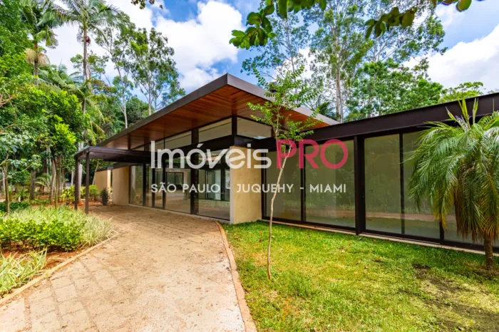 Casa térrea moderna na Chácara Flora | 3.300 m² de terreno
