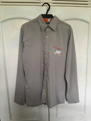 UNIFORMES NOVOS COM LOGO DA EMPRESA OPORTUNIDADE REAPROVEITAMENTO