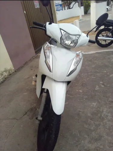 Vende-se moto em perfeito estado...BIZ 125 IPVA pago