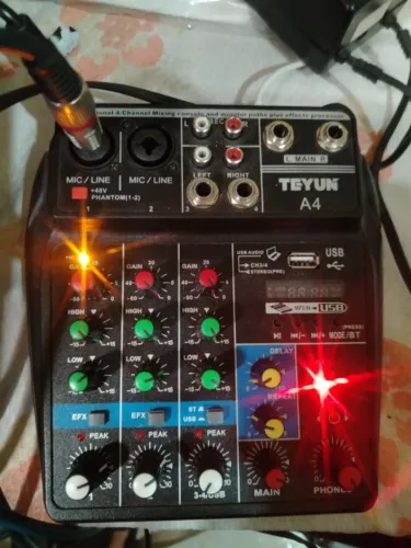 Mesa de som 4 Canais(Não pega pendrive nem buetooth)