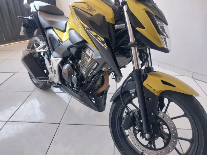 Honda CB 300 em palmeira dos indios