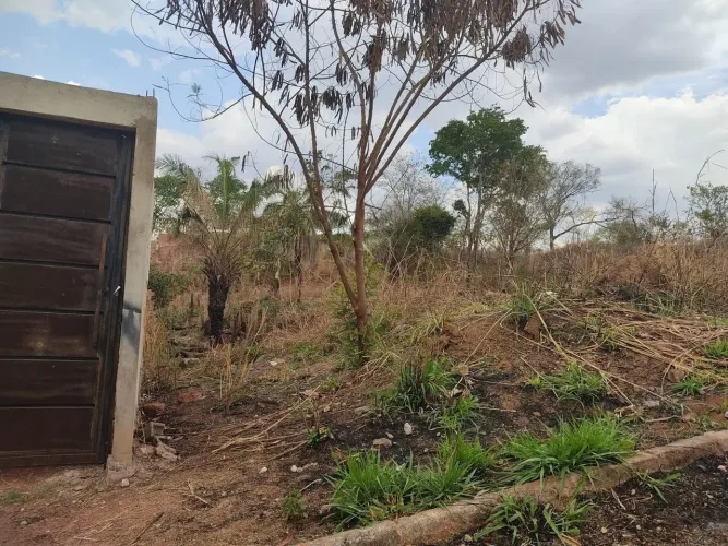 VENDE-SE UM LOTE NO SETOR ESTRELA DALVA- GOIÂNIA 