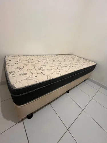Cama de solteiro usada