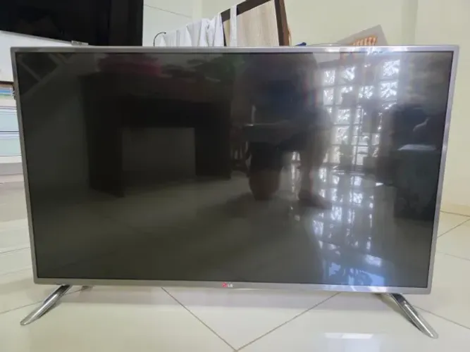 LG Smart TV LED 42" Full HD WebOS - Modelo 42LB6500-SF - Excelente Estado