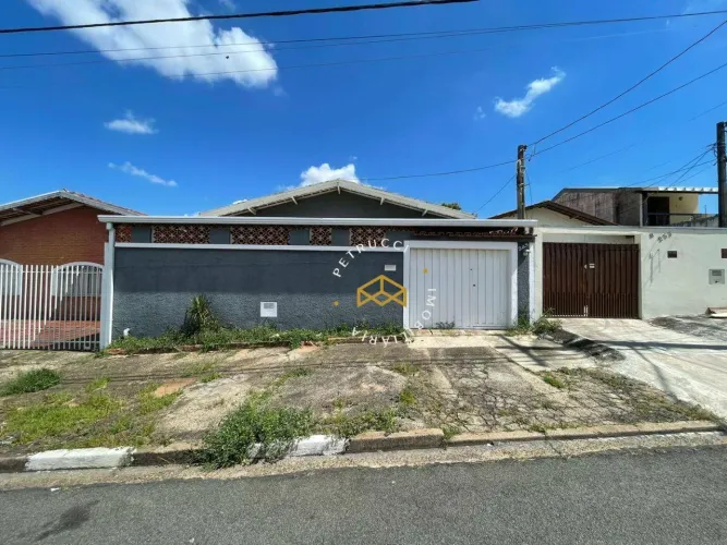 CASA PARA LOCAÇÃO COM EDÍCULA E 6 VAGAS DE GARAGEM EM TERRENO AMPLO