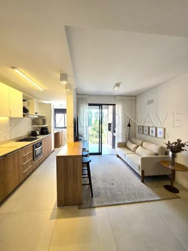 Lindo apartamento com 2 dormitórios (1 ste), 1 VG e HB, mobiliado, João Paulo, F