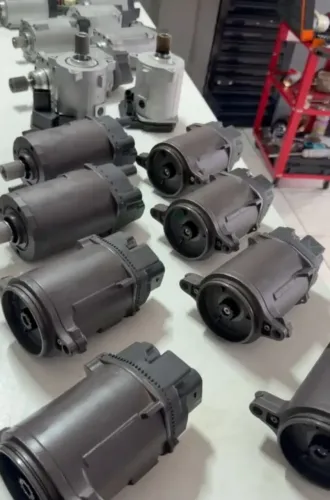 Motores elétricos de vários modelos novos e usados
