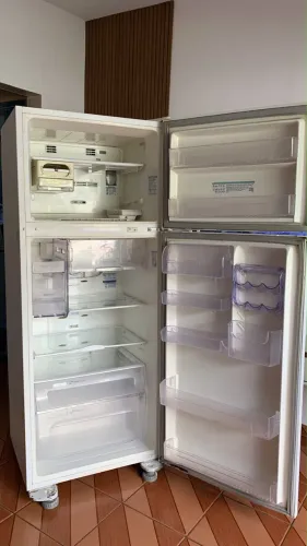 Geladeira Eletrolux- 430Litros