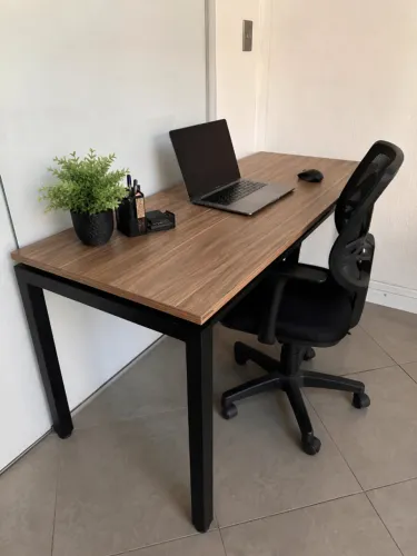 Mesa Industrial Madeira + Estrutura Preta | Excelente Estado ?